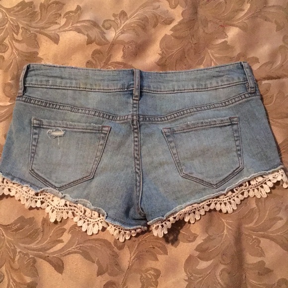 Roxy Shorts with Lace - Picture 2 of 3